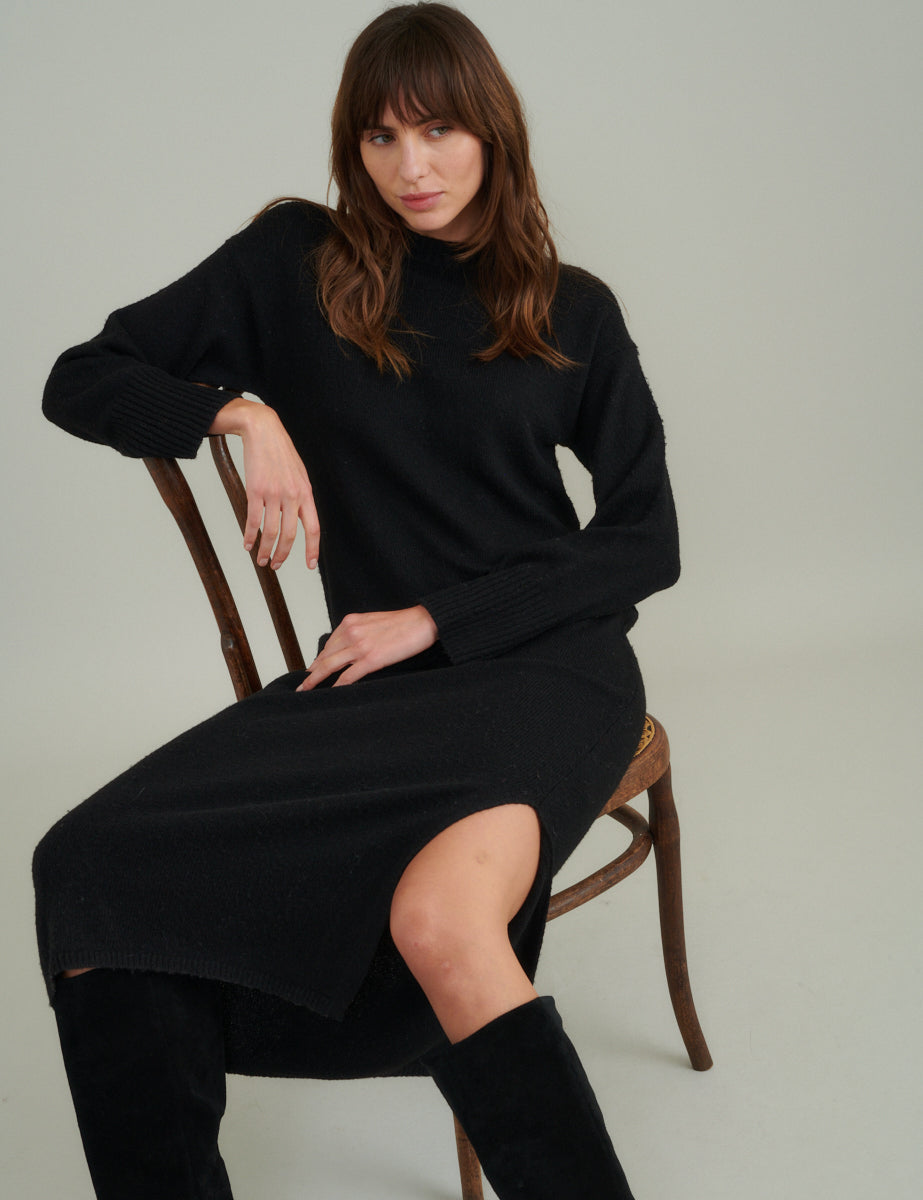 Black Crew Neck Knitted Midi Jumper Dress