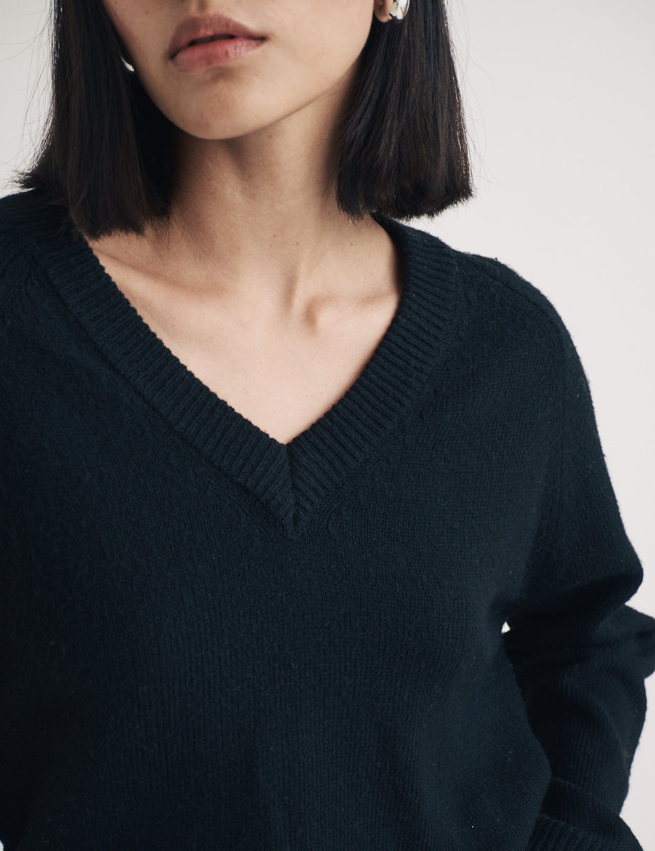 Black V-neck Knitted Jumper