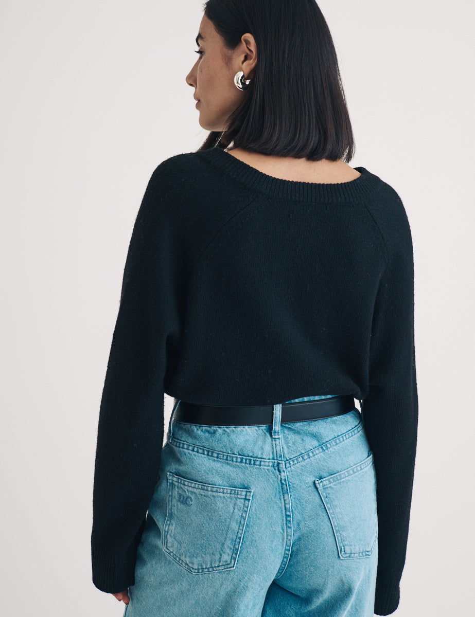 Black V-neck Knitted Jumper