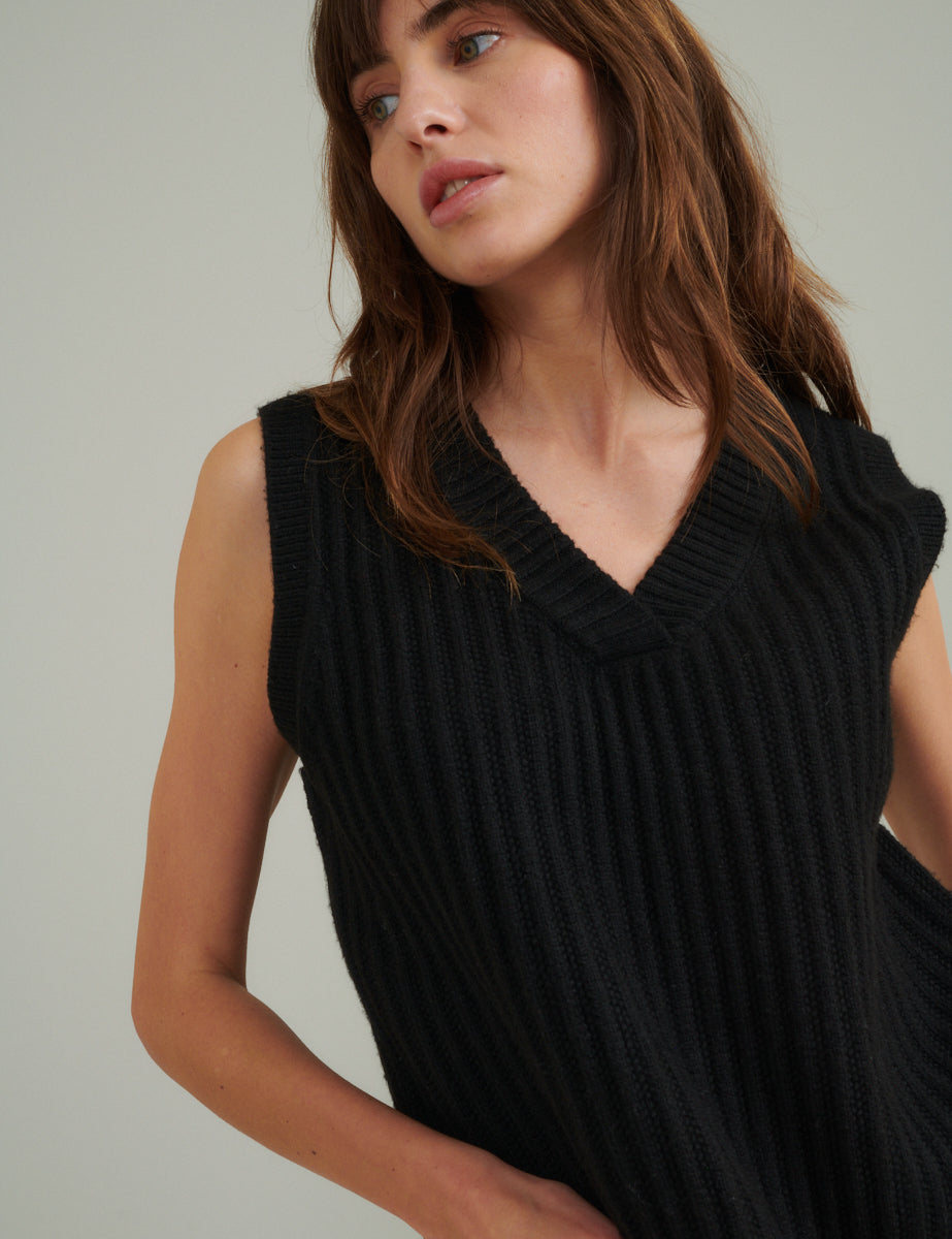 Black V-neck Knitted Vest