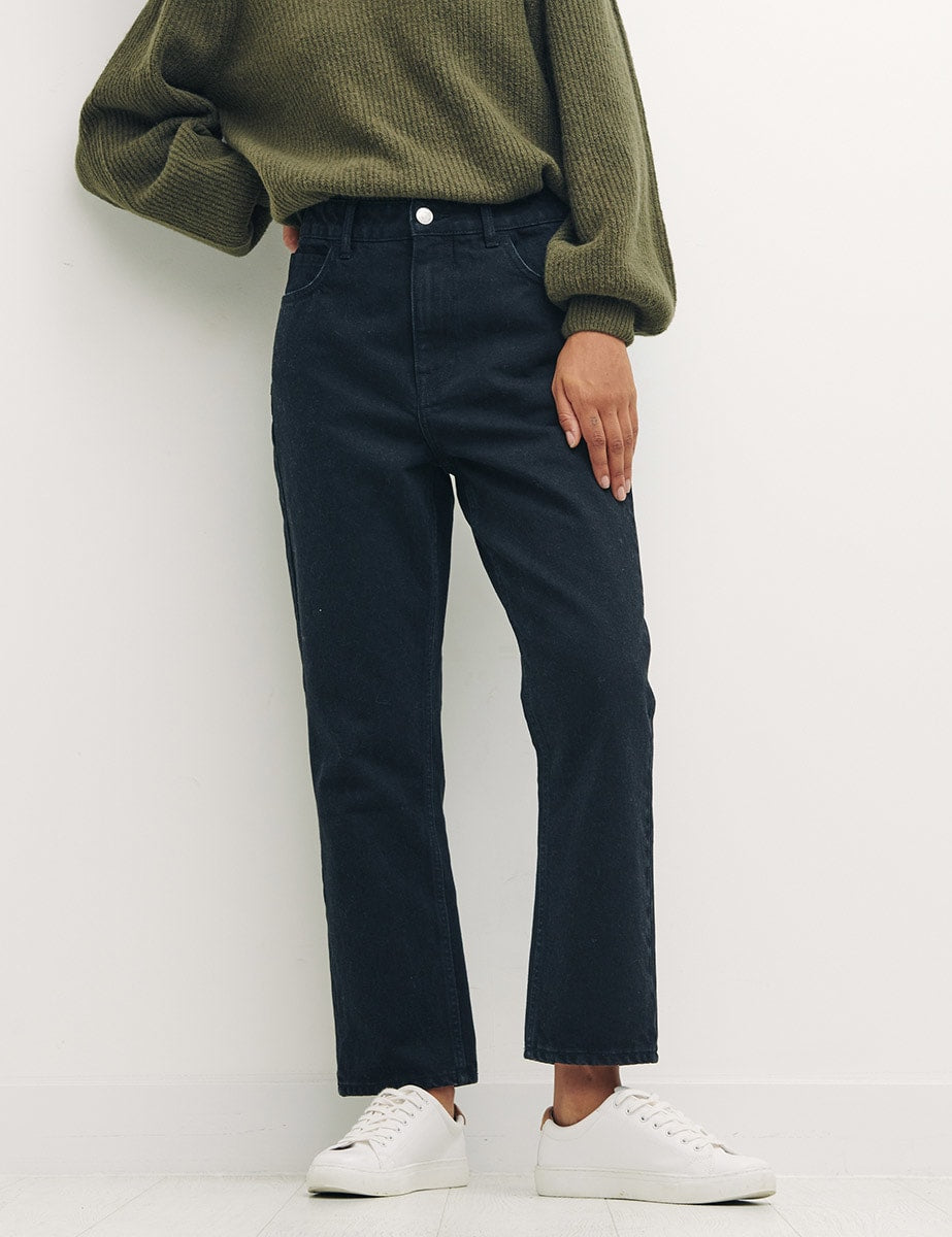 The Straight Cropped Jean in Washed Black